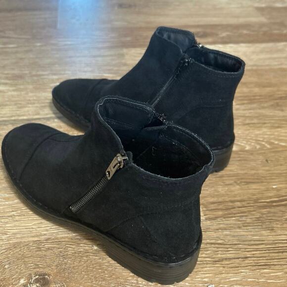 ERIC MICHAEL MELBOURNE Napoli Black Suede Side Zip Booties EU Size 39 (8.5-9) - Picture 7 of 10